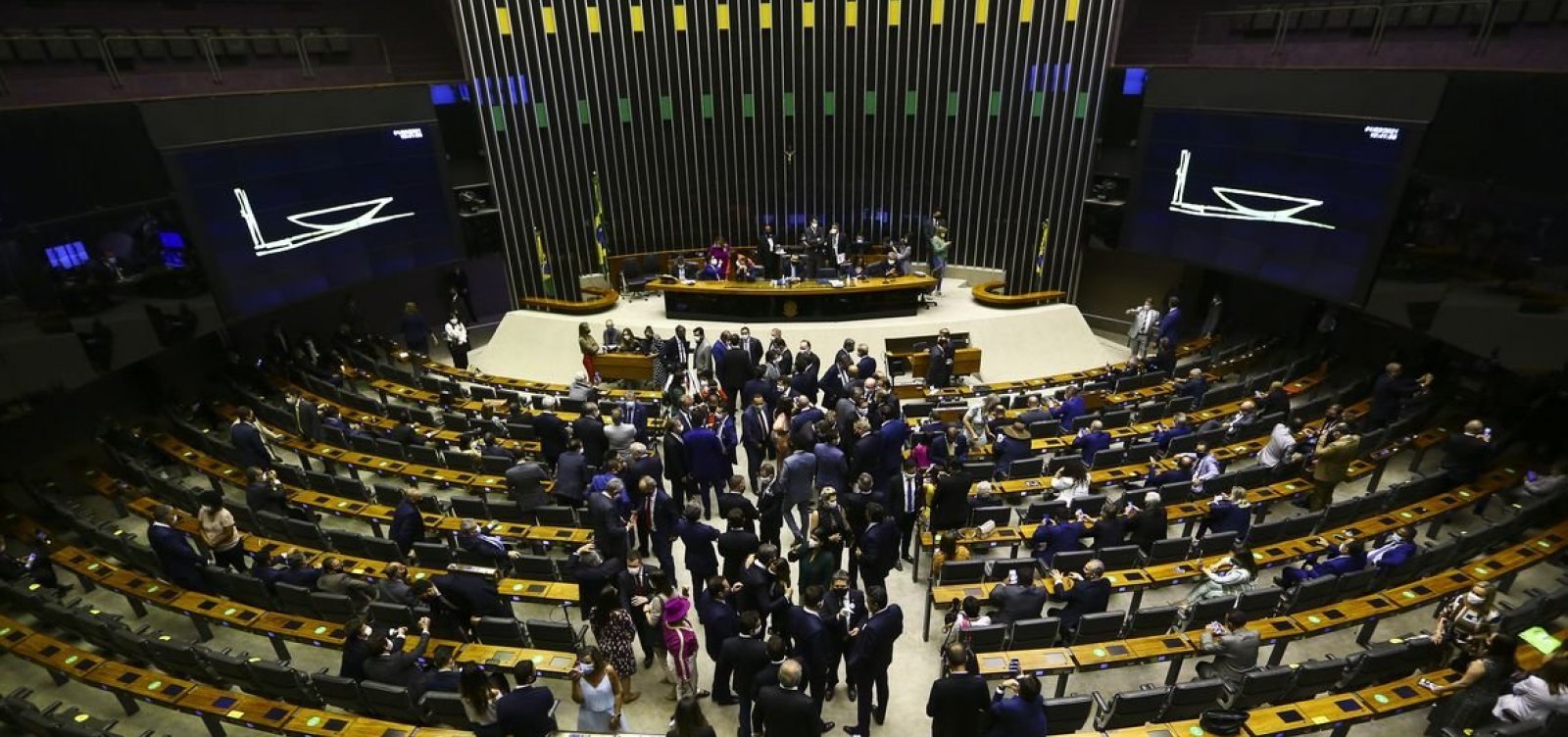 Câmara aprova urgência para PL que cria enfermaria para mulheres em “situação de abortamento”