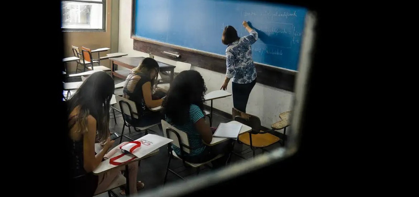 Pé-de-meia: Calendário de pagamento do incentivo para alunos matriculados no ensino médio é divulgado