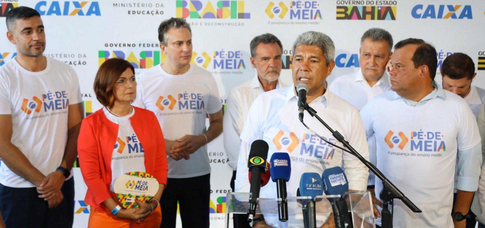 Com a presença de Rui Costa e Camilo Santana, Programa Pé-de-Meia é lançado na Bahia