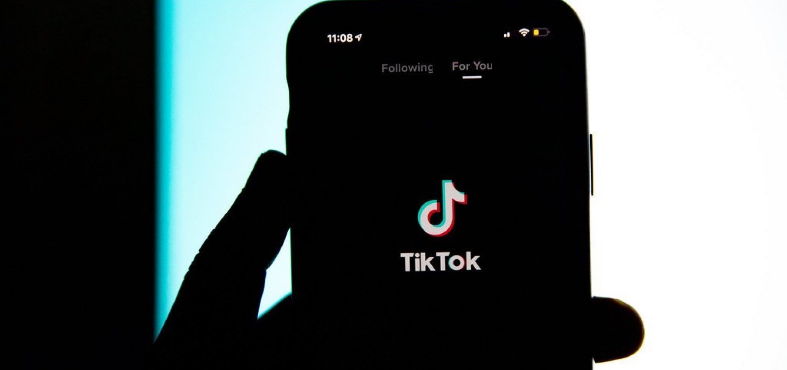 Itália multa TikTok em 10 milhões de euros por não proteger menores