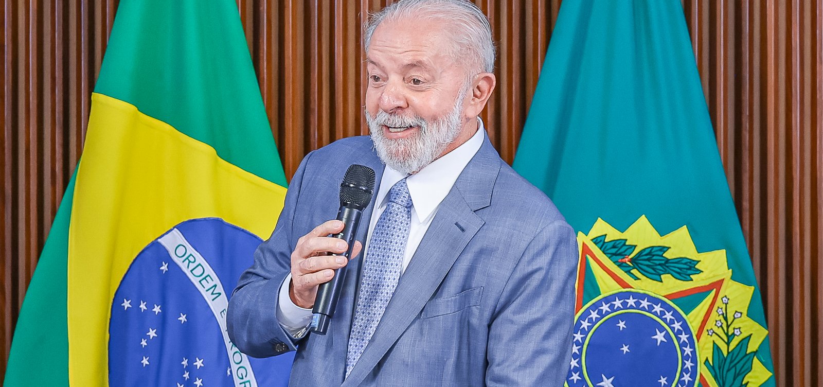 Lula diz durante reunião com ministros que governo vai "ter que fazer muito mais"