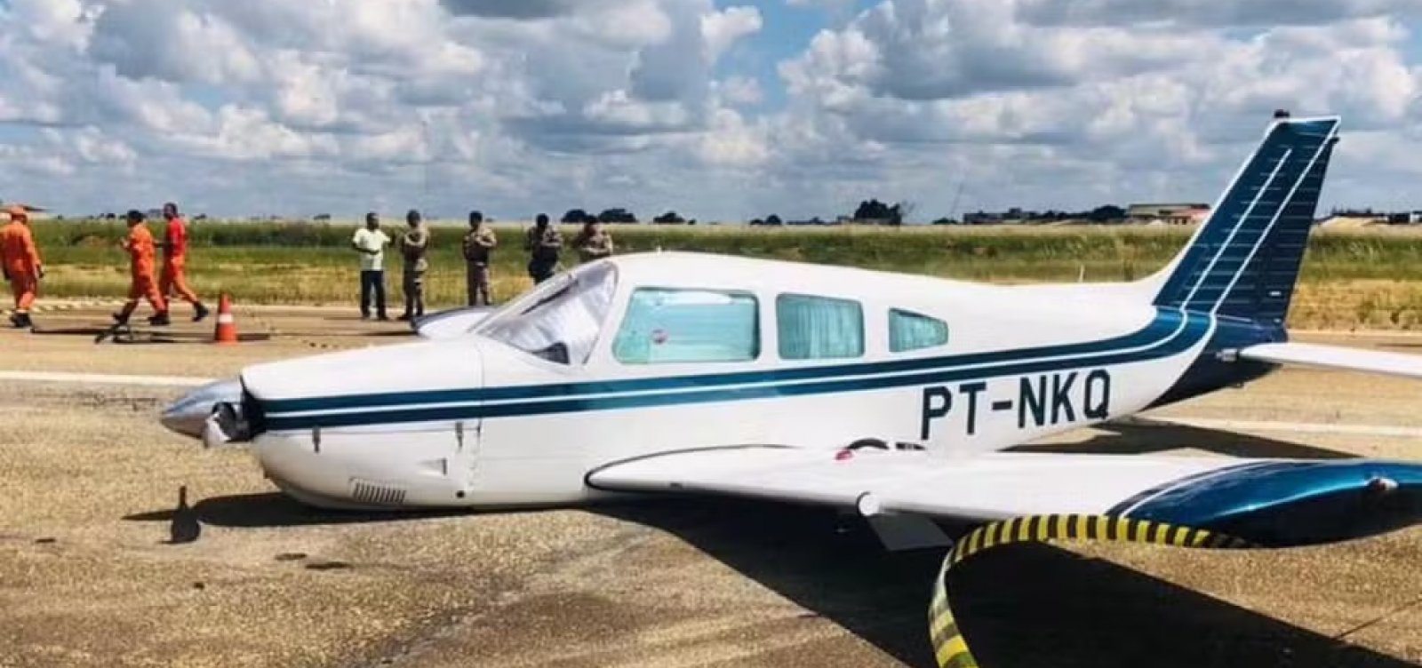 Avião de pequeno porte faz pouso de emergência em aeroporto desativado na Bahia
