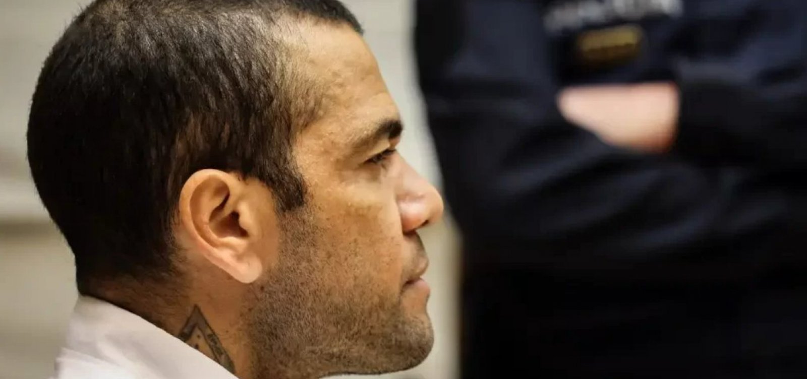 Daniel Alves consegue pagar valor da fiança e deve ser solto na Espanha