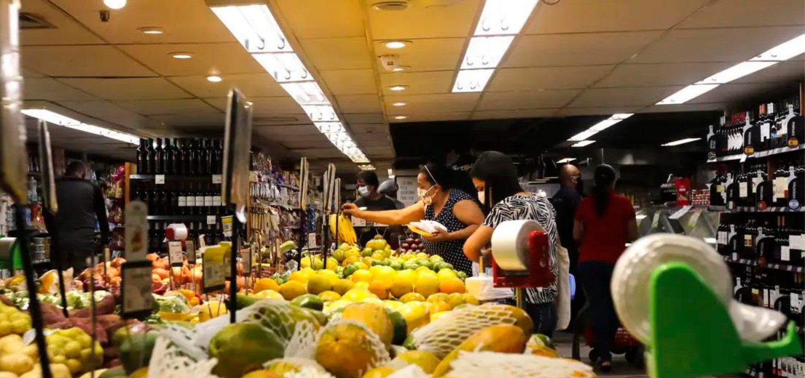 Puxada por alimentos, prévia da inflação sobe 0,36% em março