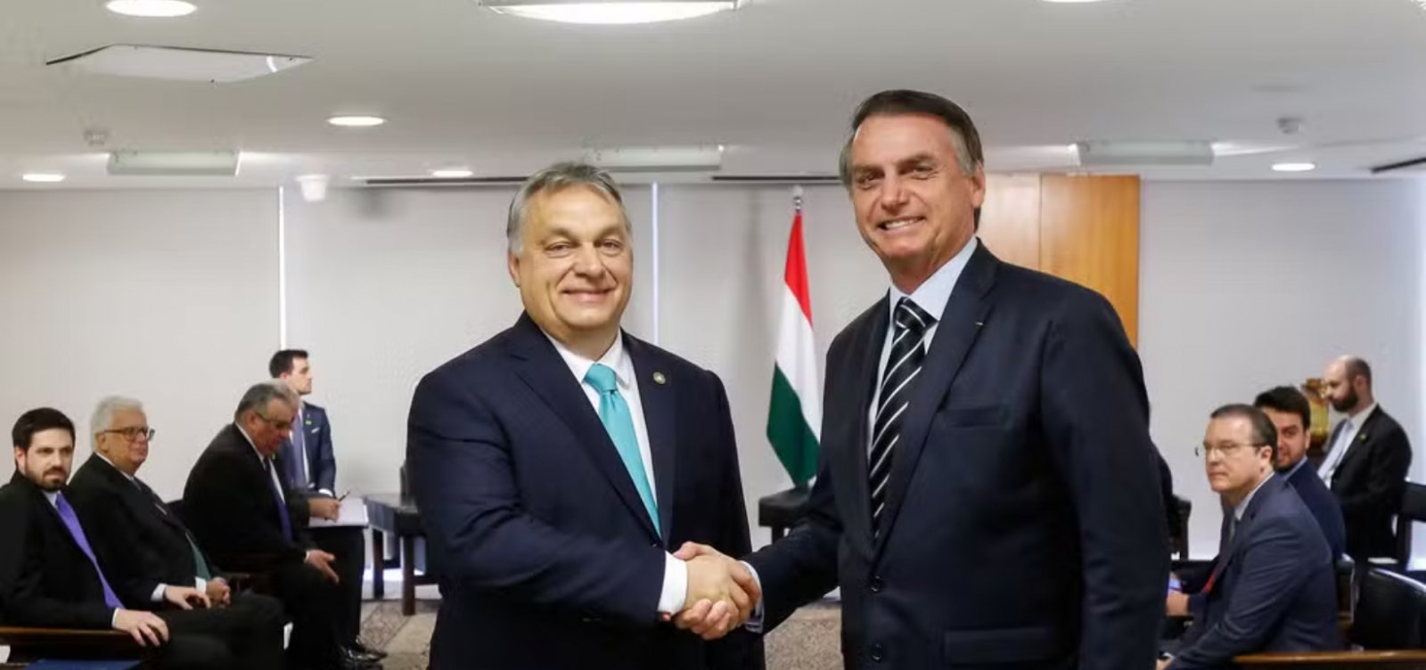 Itamaraty considera que permanência de Bolsonaro na embaixada recebeu aval da Hungria