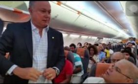 Em voo com Aleluia, Lúcio Vieira Lima e Azi, grupo grita: "Não vai ter golpe!"
