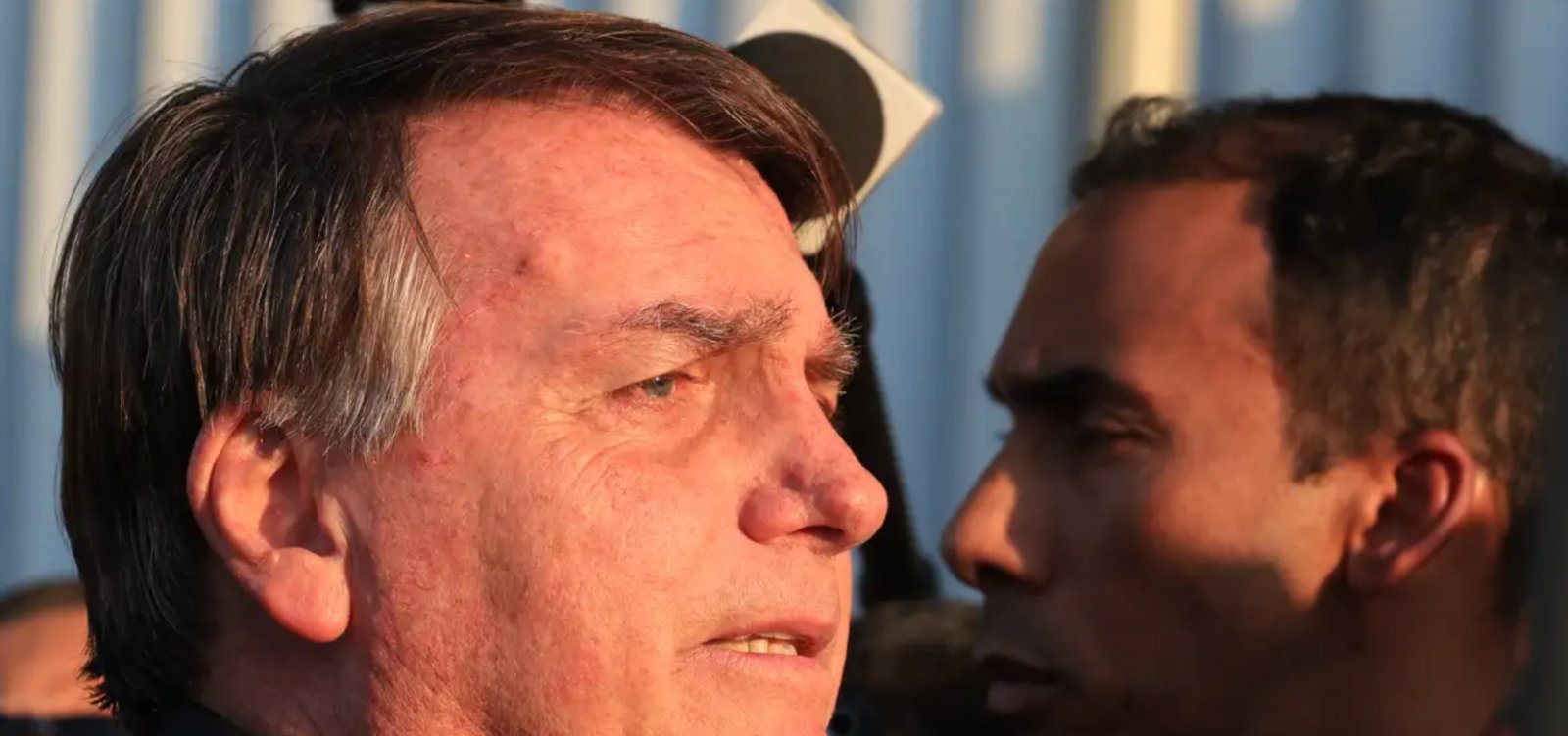 Bolsonaro diz ao STF que seria "ilógico" sugerir que ele pediria asilo político