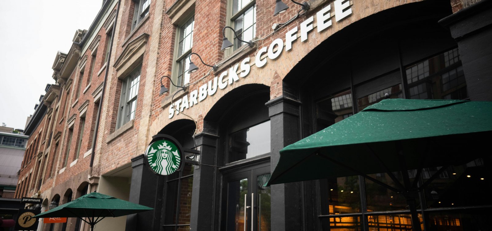 Justiça autoriza penhora de bens de dono da SouthRock, operadora da Starbucks