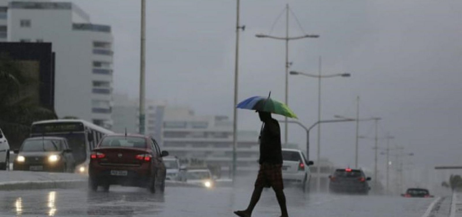 Codesal entra em nível de "alerta" para fortes chuvas em Salvador 