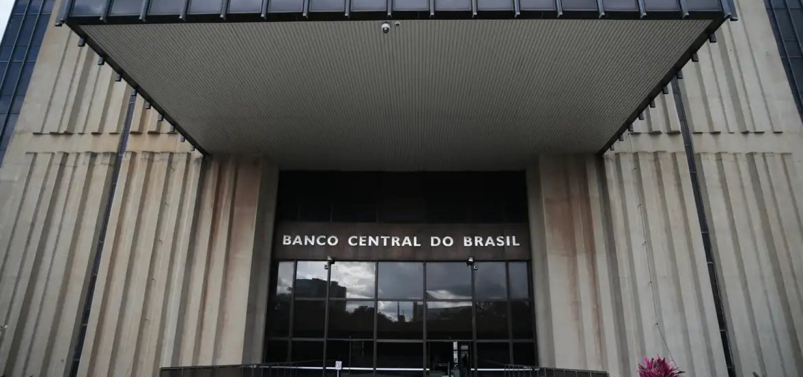 BC lança moeda comemorativa dos 200 anos da primeira Constituição do Brasil