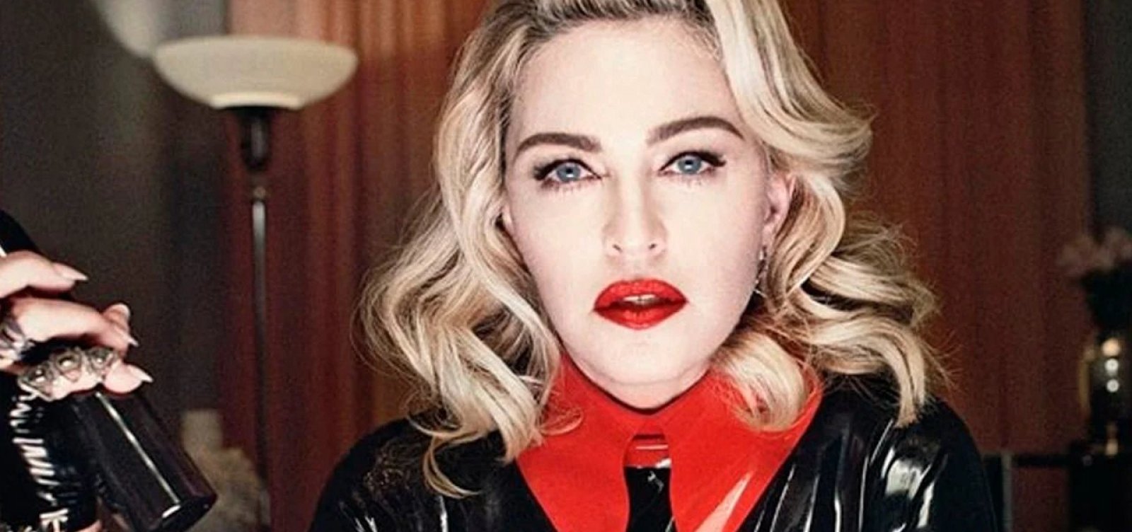 Madonna interrompe show e pede que desliguem o ar condicionado: "Tenho trabalhado pra c*ralho. Me respeitem"