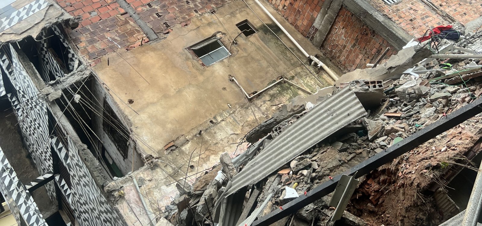 Prédio de quatro andares desaba no bairro de São Caetano