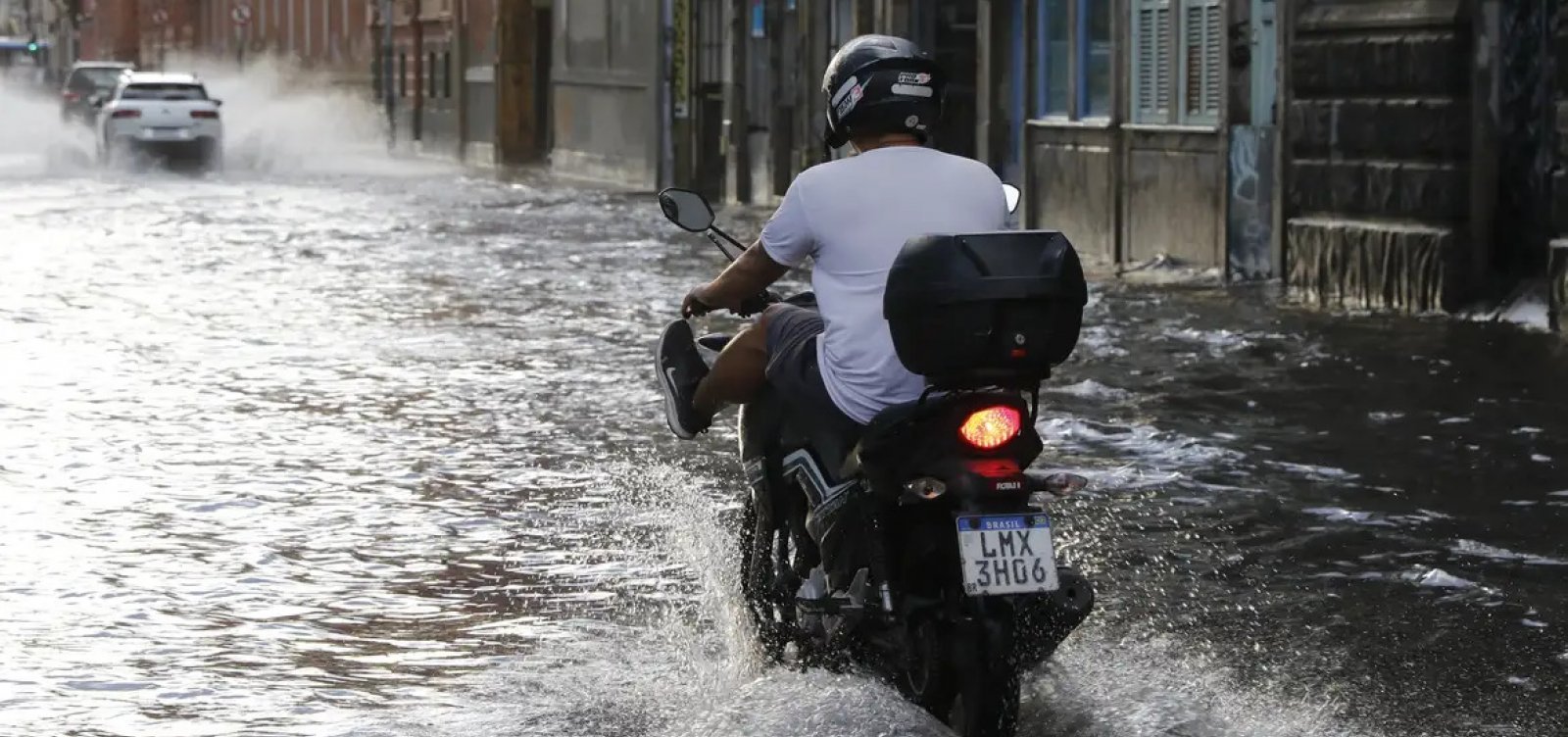  Salvador registra mais de 900 ocorrências por chuvas em dois dias; temporal persiste na quarta-feira