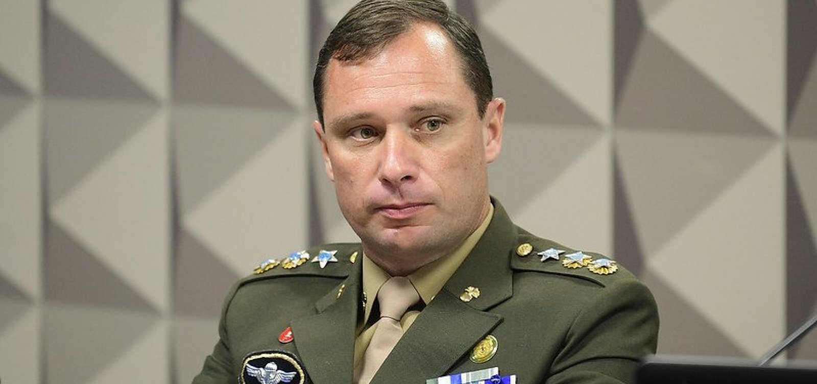Exército retira Mauro Cid da fila de promoção a coronel