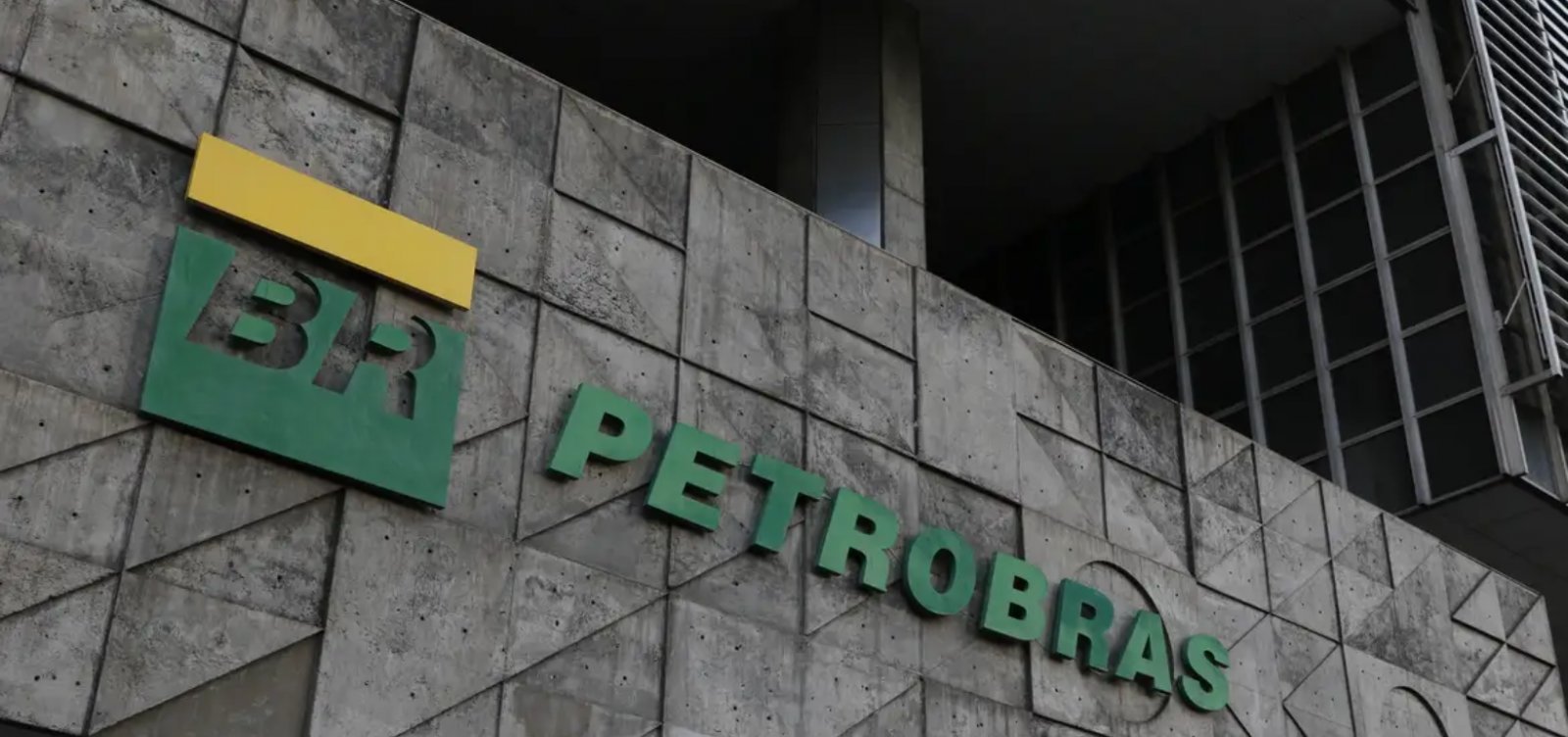 Justiça Federal  afasta presidente do Conselho da Petrobras do cargo