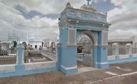 Delegado assassinado na porta de casa em Lauro de Freitas é enterrado