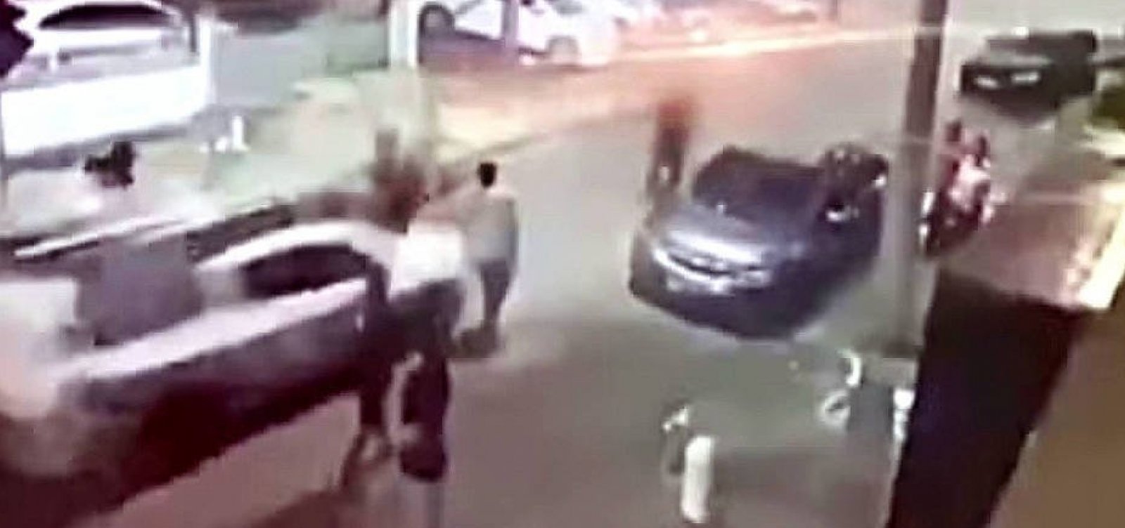 Adolescente de 17 anos atropelou um grupo de jovens com o carro da mãe, no Rio de Janeiro 