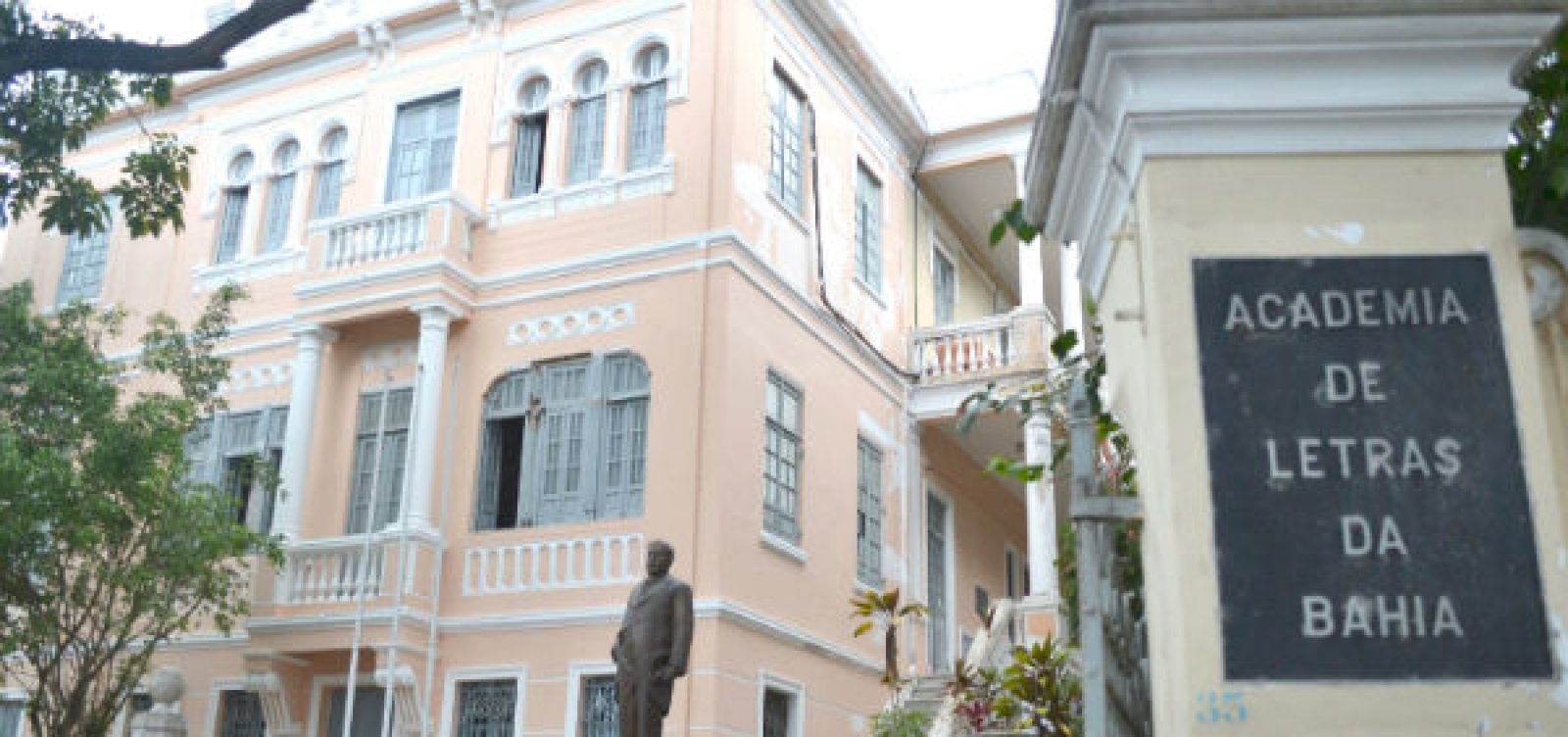 Sede da Academia de Letras da Bahia é arrombada e prejuízo ultrapassa R$ 8 mil em roubos