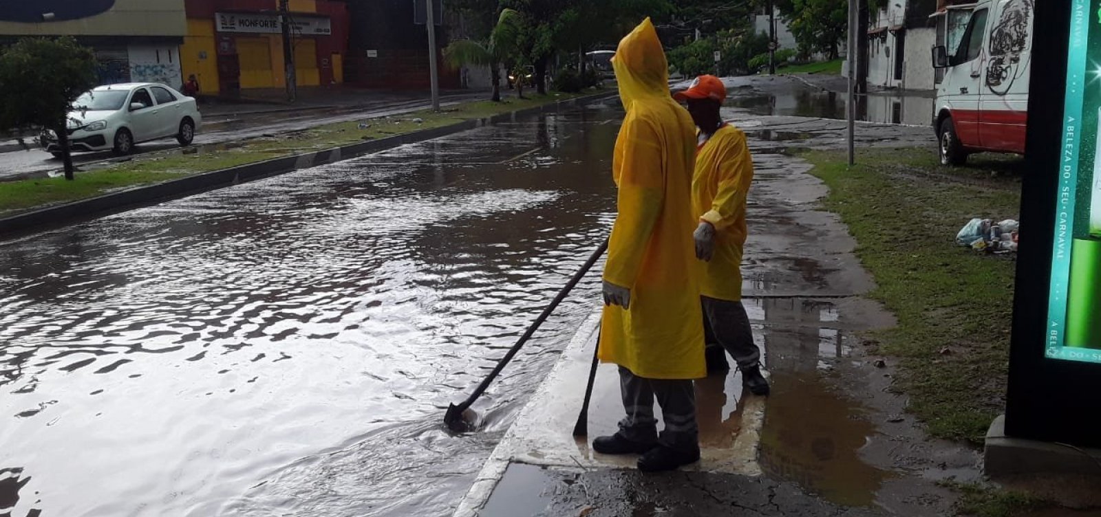 Inmet emite alerta laranja por conta dos riscos causados pela forte chuva em Salvador