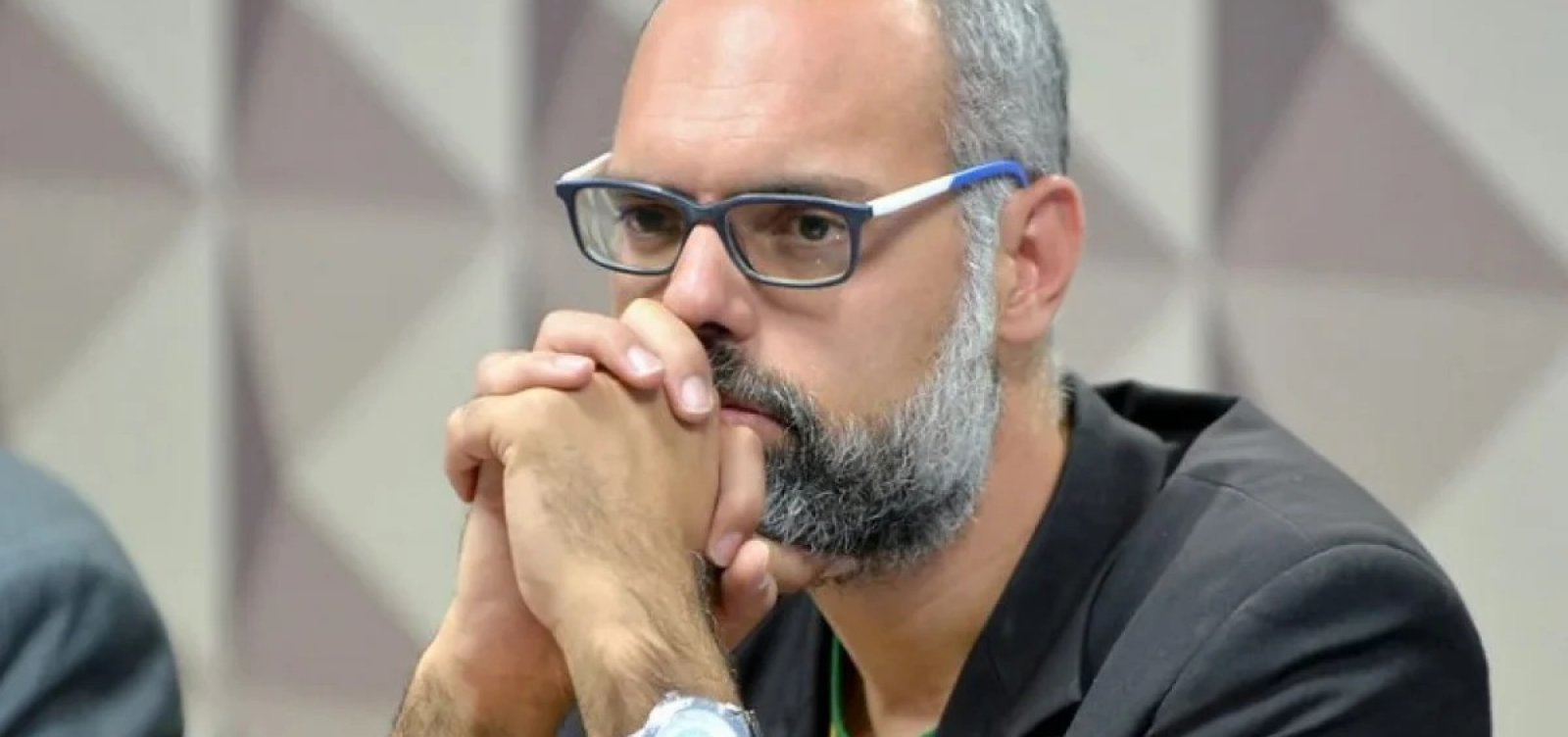 Foragido da Justiça, Allan dos Santos telefonou e divulgou número de Moraes em live