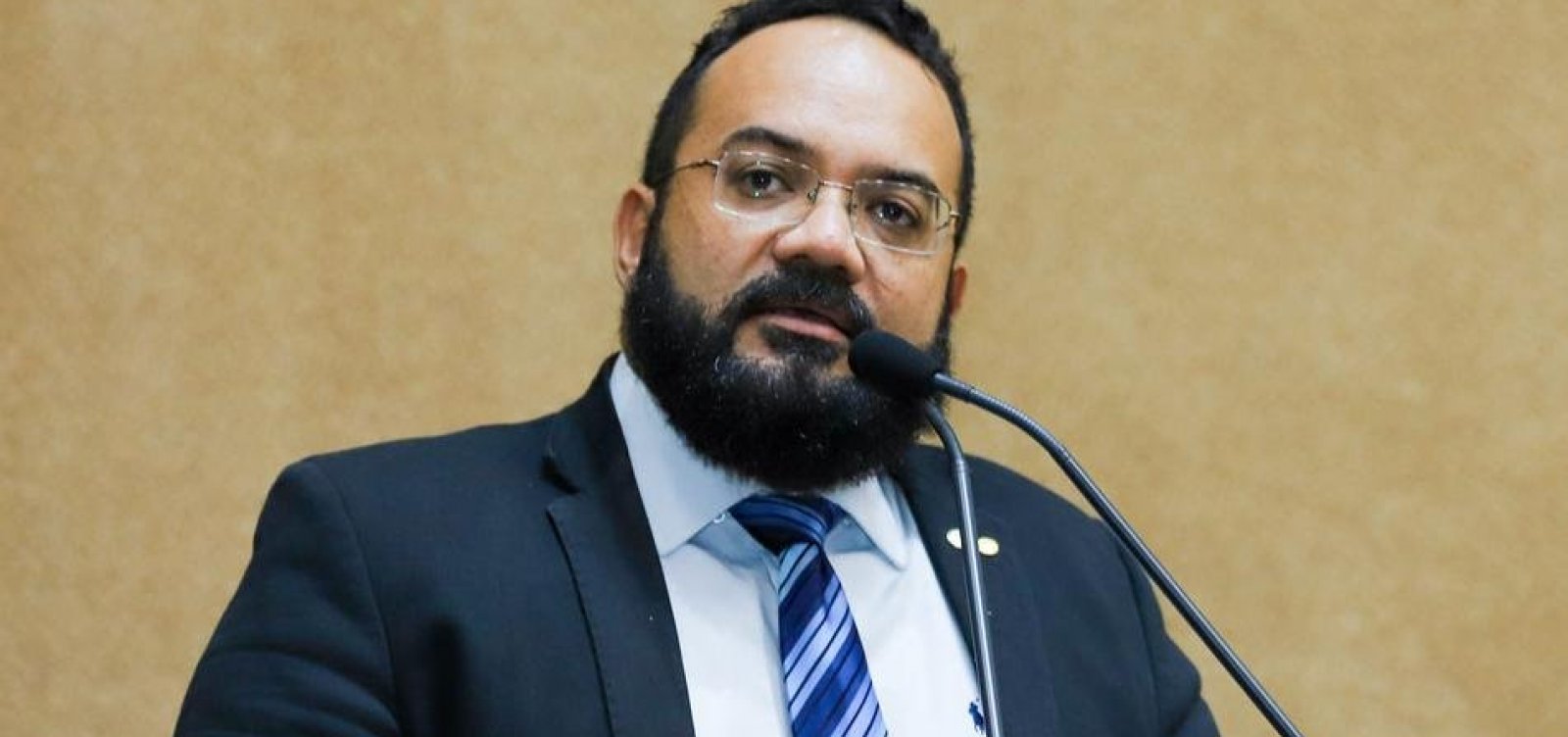 Deputado pula muro e invade dependências de hospital em Barreiras; Sesab repudia conduta do parlamentar