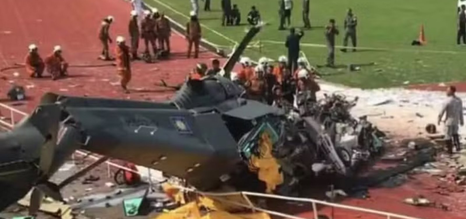 Colisão entre dois helicópteros mata dez pessoas na Malásia