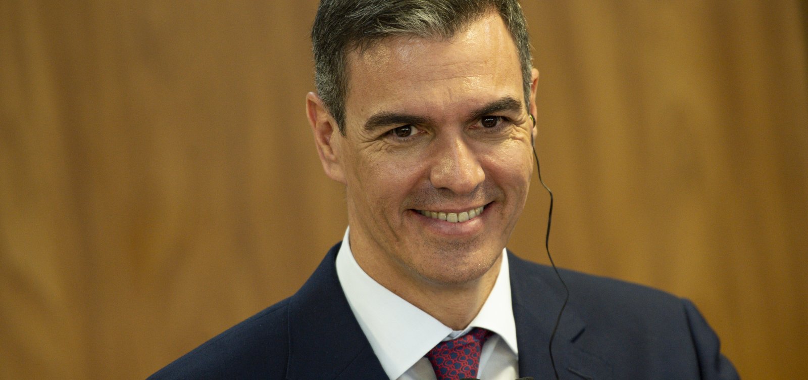 Primeiro-ministro da Espanha anuncia permanência no governo