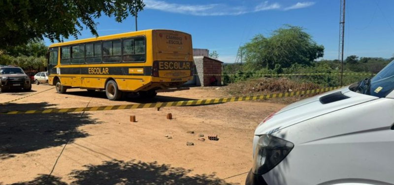 Criança de oito anos morre no interior da Bahia após ser atingida por ônibus escolar 