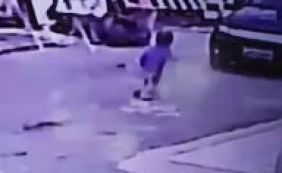 Garoto de 2 anos é atropelado pela mãe e sobrevive no interior do estado