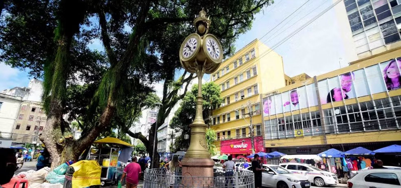 Após restauração, Relógio de São Pedro volta a funcionar no Centro de Salvador  