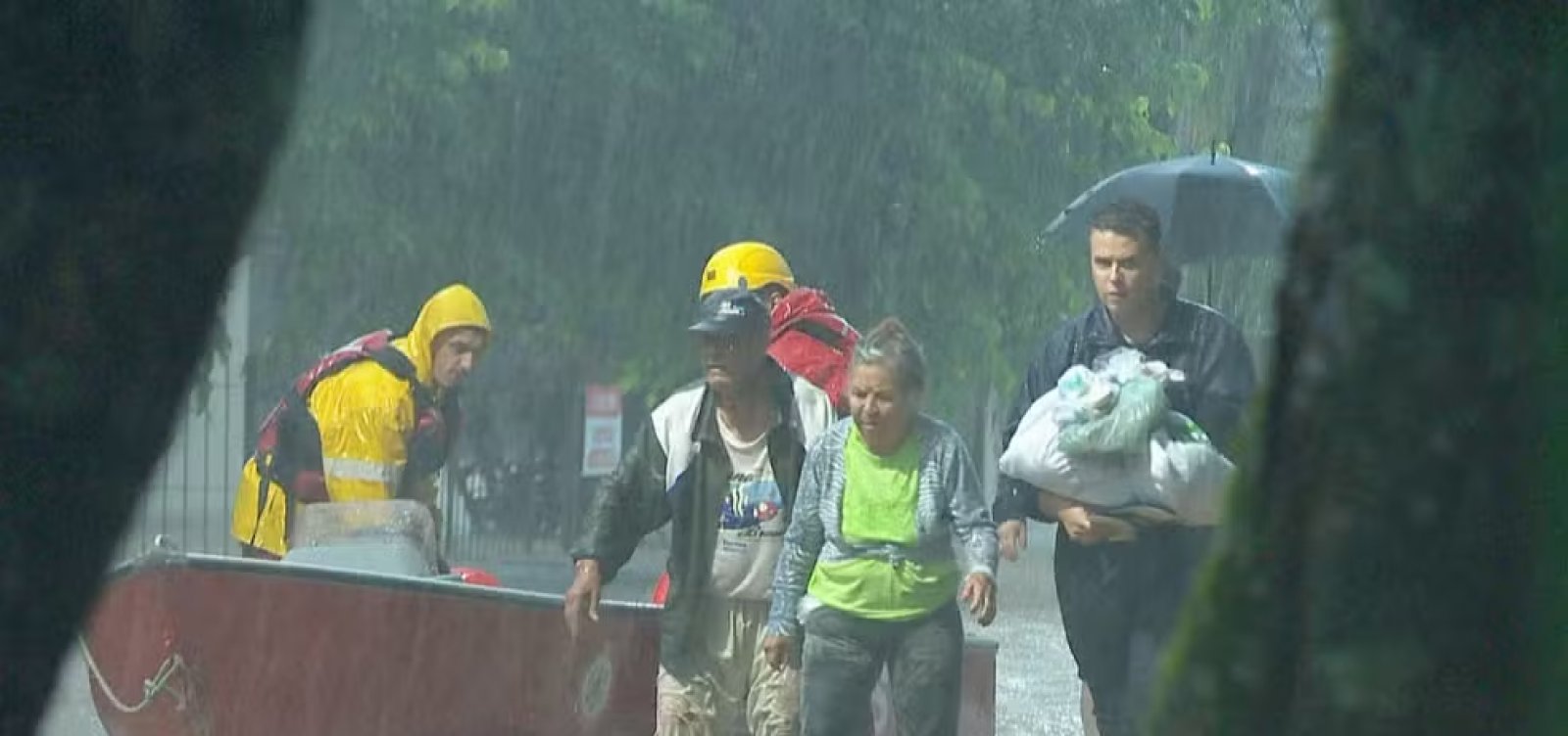 Tempestades deixam ao menos 6 mortos e 18 desaparecidos no Rio Grande do Sul 
