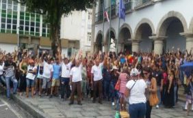 Após assembleia, servidores municipais decidem manter greve