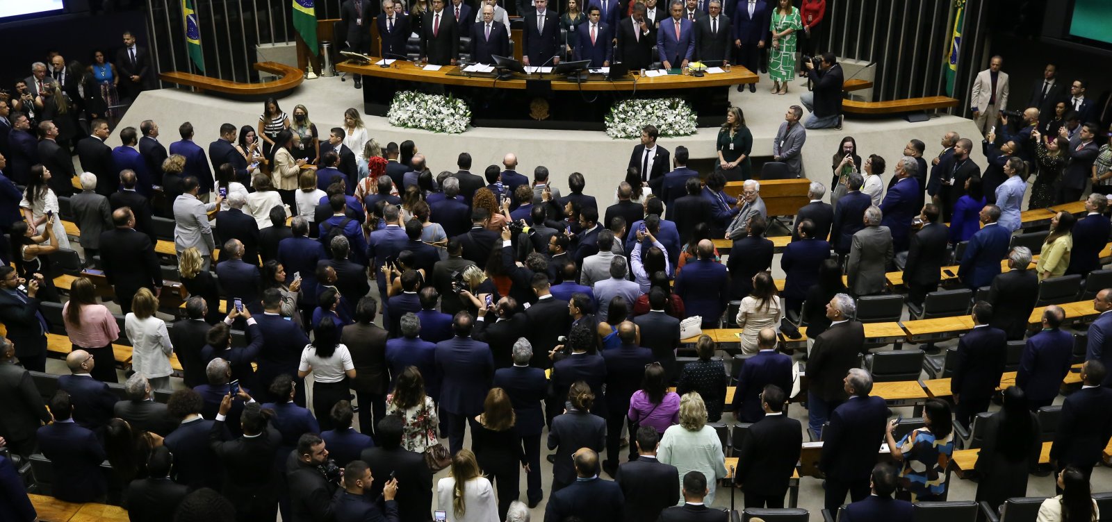 Governo libera R$ 13,7 bi em emendas parlamentares em abril