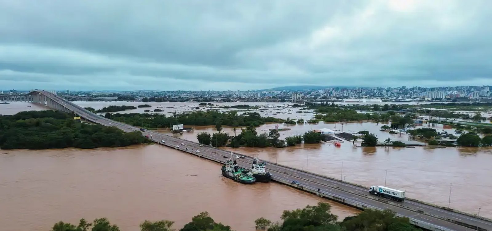 Rio Guaíba atinge mais de 5 metros e inunda centro de Porto Alegre