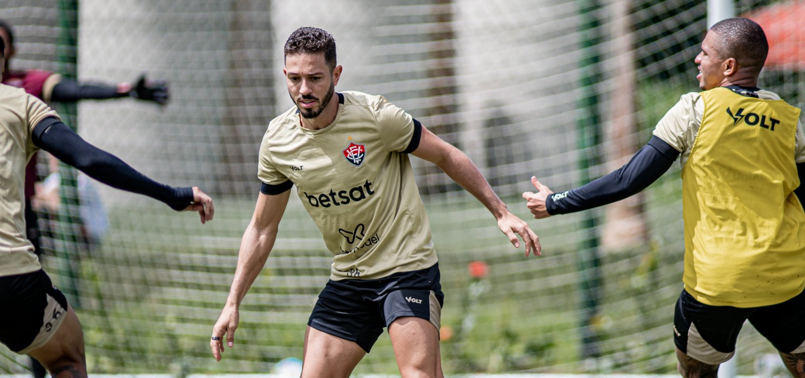 Vitória recebe o São Paulo neste domingo em busca de reabilitação na Série A