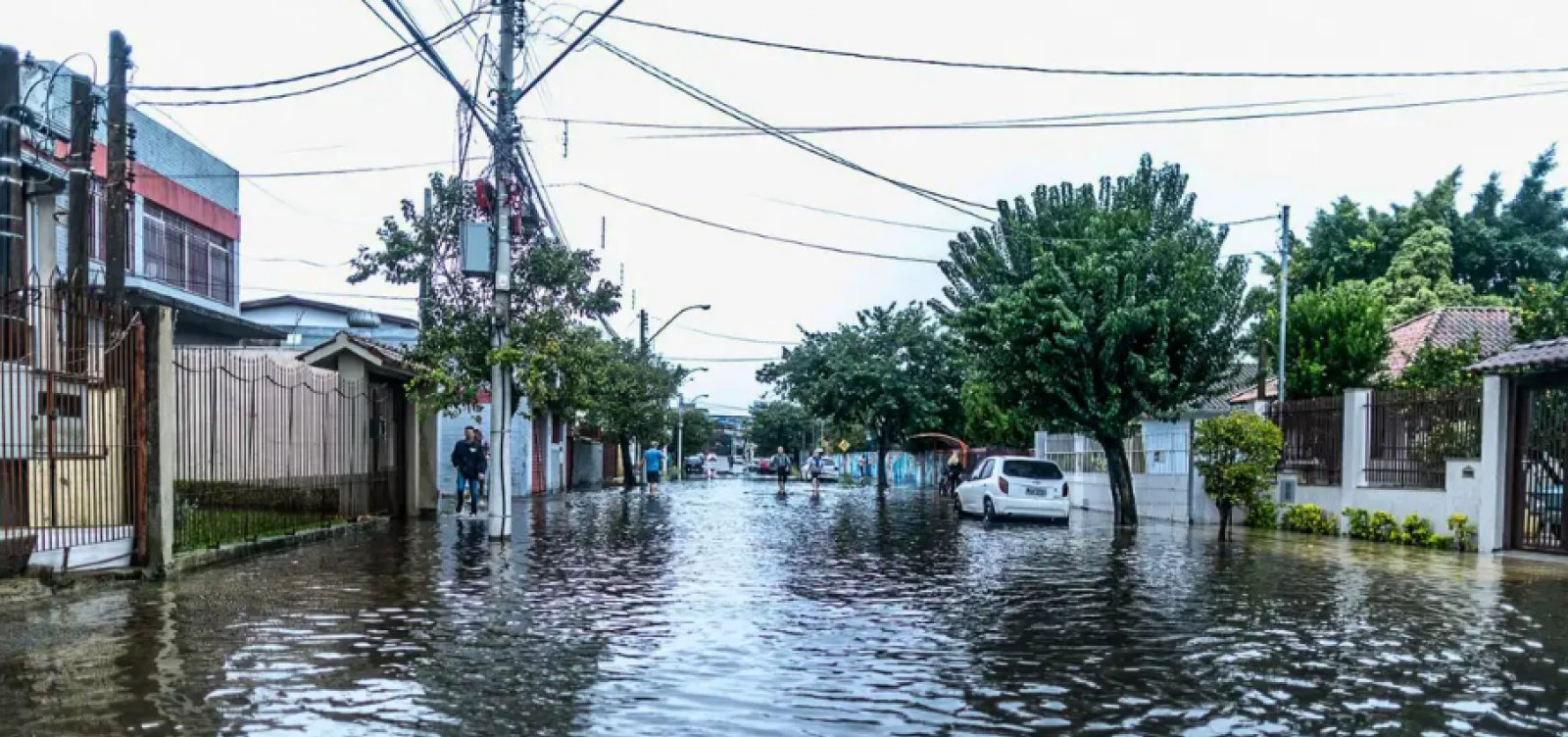 Mais de 850 mil pessoas estão sem água no Rio Grande do Sul após enchentes