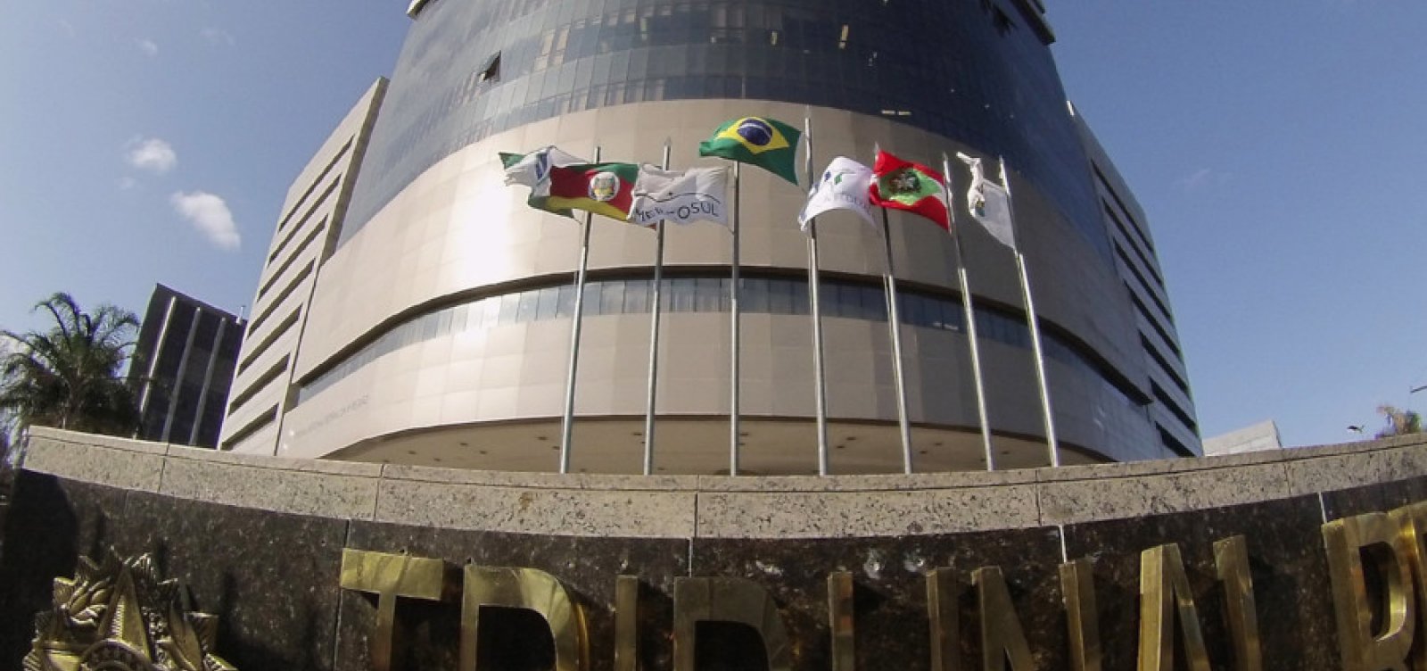 Enchete em Porto Alegre atinge sede do "Tribunal da Lava Jato"
