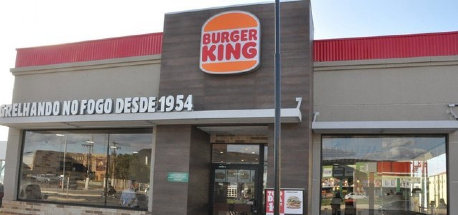 Lojas da Burger King no sudoeste baiano foram interditadas por dívidas trabalhistas de mais de R$1 milhão 