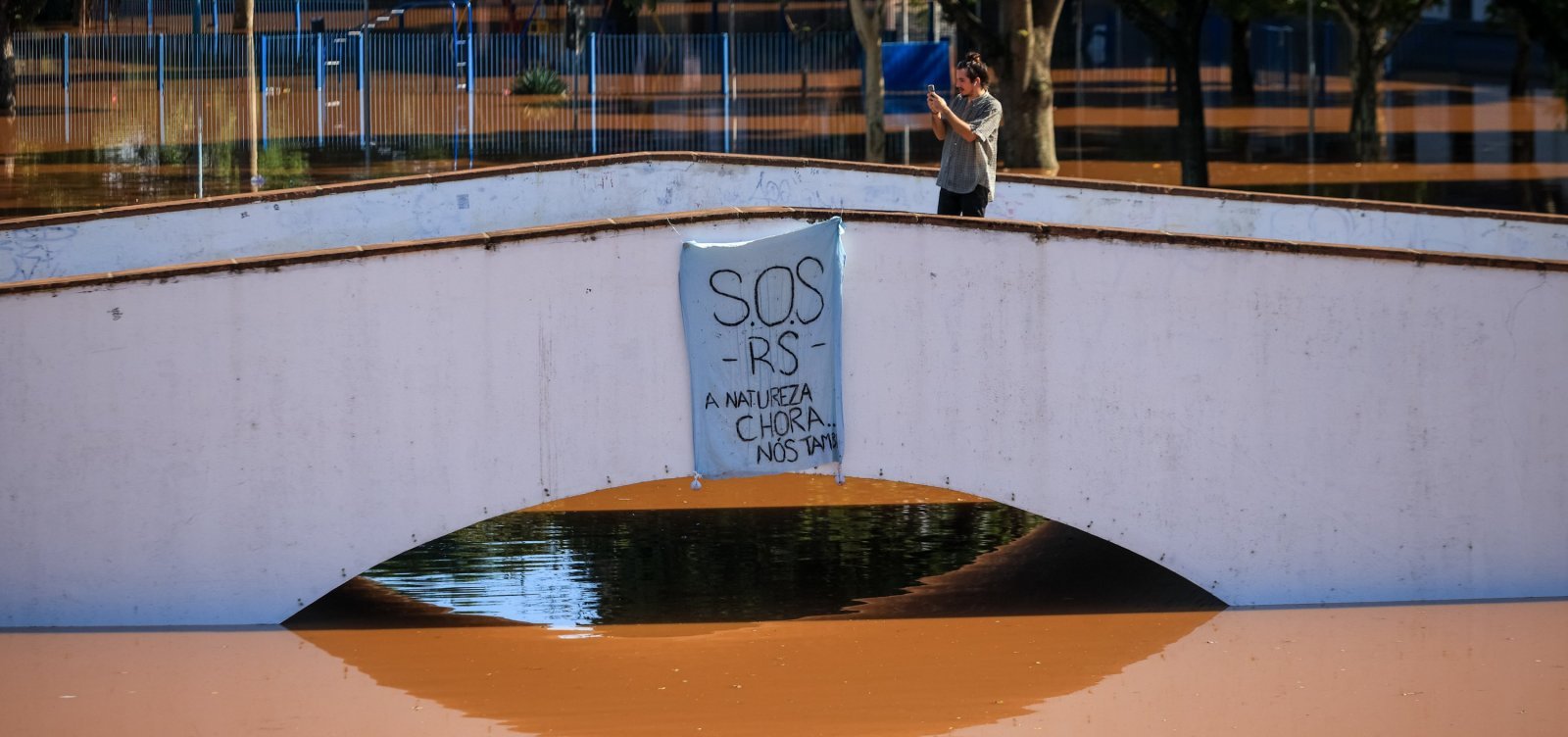 Sobe para 100 o número de mortos após enchentes  no Rio Grande do Sul