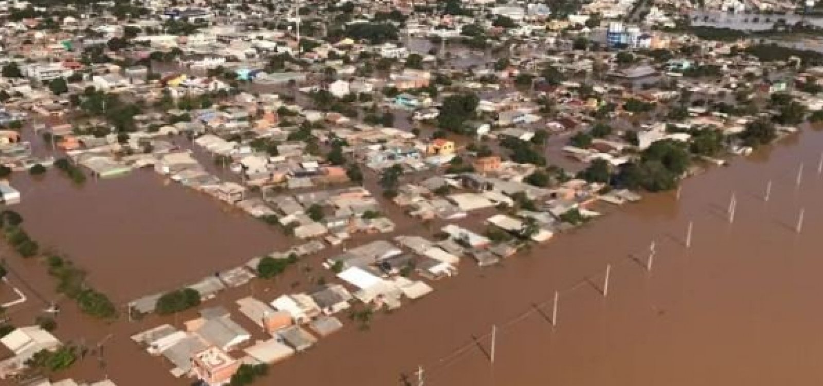Por falta de água, luz e alimentação, prefeito quer evacuar município inundado no RS