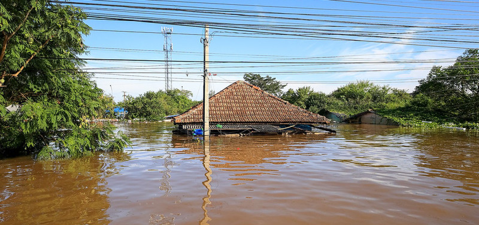 Inundação atingiu 300 mil imóveis e  800 instalações de saúde no RS, aponta IBGE