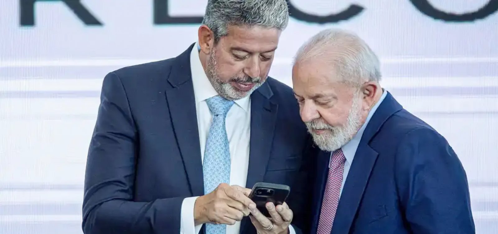 Líder do Governo na Câmara afirma que Lula negocia com Lira um sucessor comum na Casa