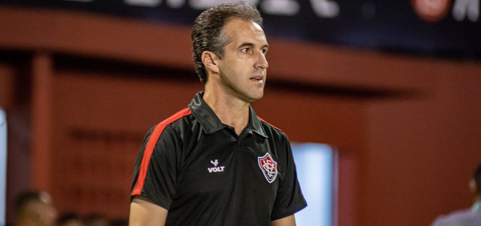 Após 74 jogos no comando, Léo Condé se despede do Vitória