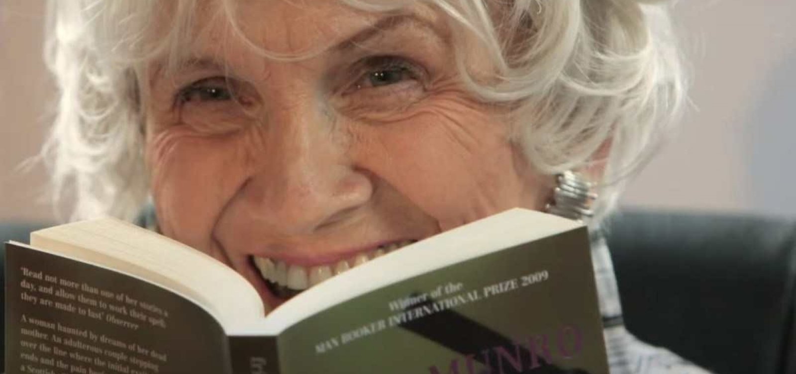 Aos 92 anos, morre Alice Munro, escritora canadense vencedora do Nobel de Literatura