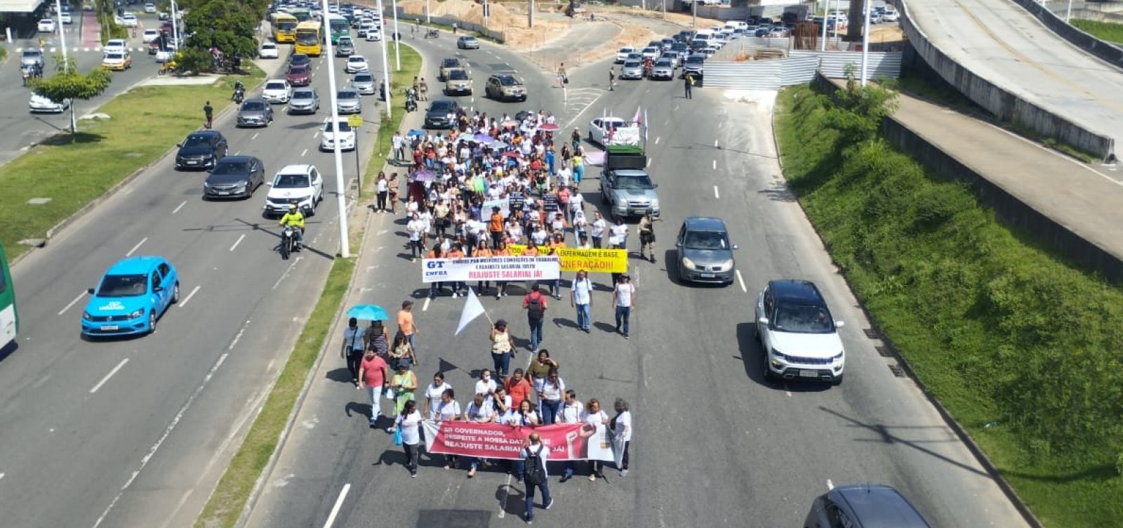 Servidores estaduais de saúde realizam protesto em Salvador reividicando reajuste salarial 