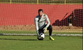 Fernando Miguel retorna ao gol do Vitória após período de lesão