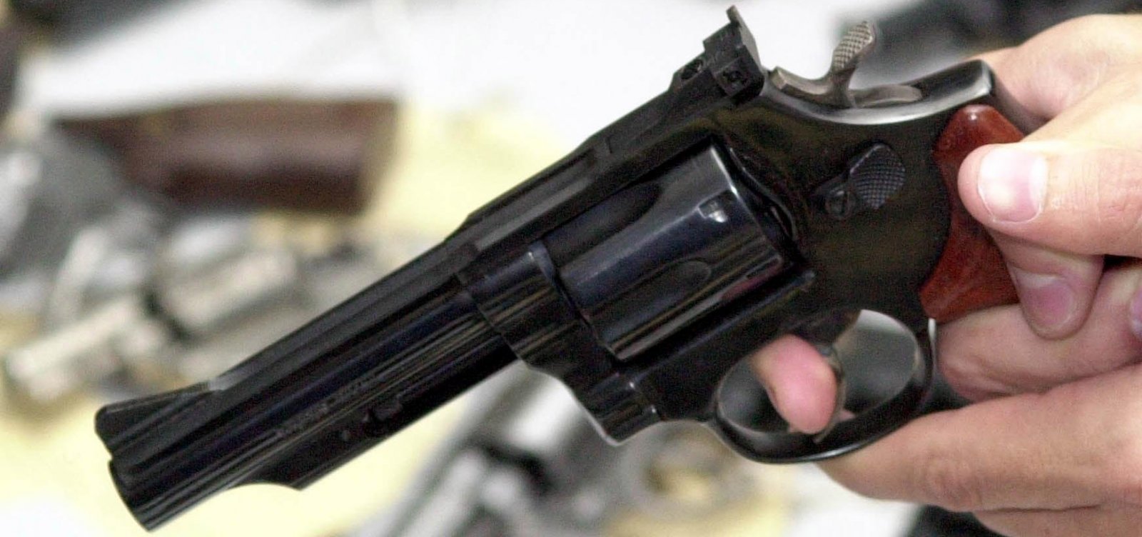 Registros de posse de armas de fogo caem mais de 50%  no Brasil