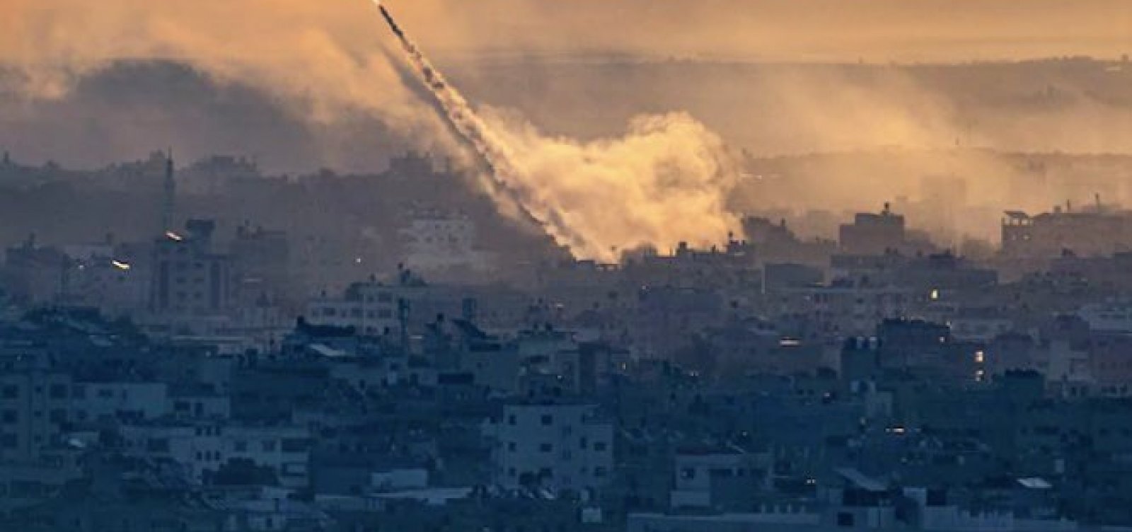 Israel lança novos ataques a Gaza enquanto enviado dos EUA se encontra com Netanyahu