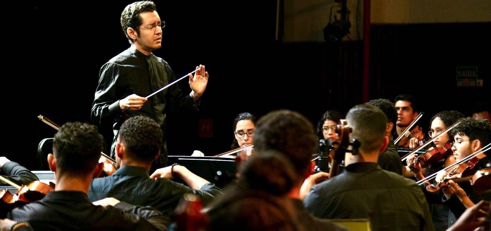 NEOJIBA promove concertos em homenagem ao maestro José Antonio Abreu, criador do El Sistema