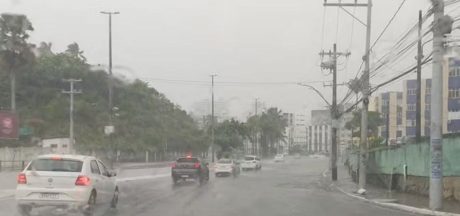 Subúrbio e Cajazeiras são os bairros mais afetados pela chuva nesta terça-feira; 74 ocorrências foram registradas